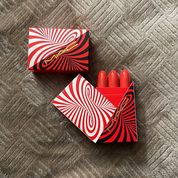 MAC tiny tricks mini lipstick trio: red - Picture 3 of 5